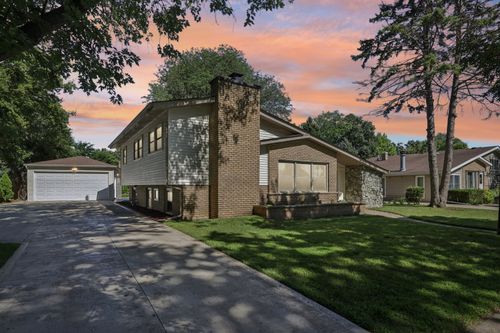 195 7th St, Wheeling, IL, 60090-2817 | Card Image