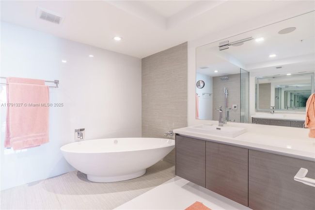 UNIT-1101 - 300 Sunny Isles Blvd, Condo with 3 bedrooms, 4 bathrooms and null parking in Sunny Isles Beach FL | Image 12