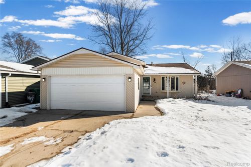 715 Woodingham Ave, Waterford, MI, 48328-4172 | Card Image