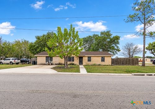 509 S Glendale St, Hallettsville, TX, 77964-2921 | Card Image