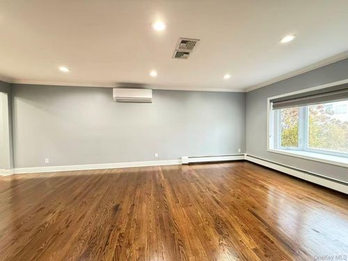 3 Grant Ave, Albertson, NY, 11507-1817 | Card Image