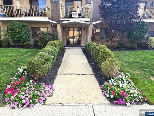 245 Anderson St, Hackensack, NJ, 07601-3516 | Card Image