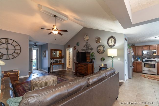 1721 Spring Gate Cir, Condo with 3 bedrooms, 2 bathrooms and null parking in Jeffersonville IN | Image 8