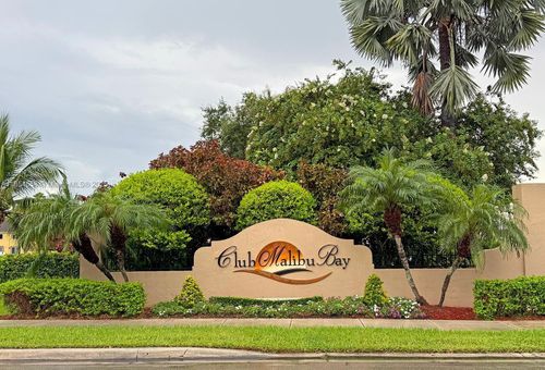 961 Ne 36th Ave, Homestead, FL, 33033-5554 | Card Image