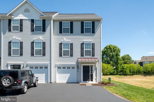 805 Heather Way, MORGANTOWN, PA, 19543-8709 | Card Image