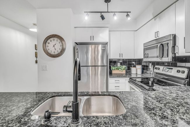 1701 - 231 Fort York Blvd, Condo with 2 bedrooms, 1 bathrooms and 1 parking in Toronto ON | Image 13