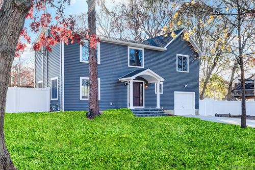 6 Renee Ct, Centereach, NY, 11720-4424 | Card Image