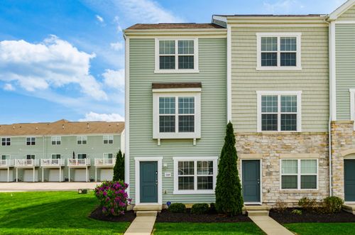 5749 Passage Creek Dr, Dublin, OH, 43016-1665 | Card Image