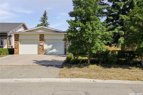 710 3rd Ave, Pilot Butte, SK, S0G3Z0 | Card Image