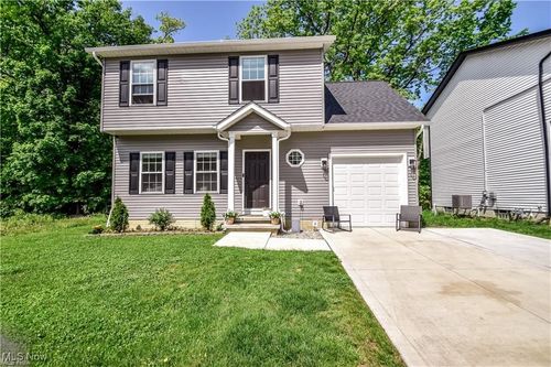 5020 Lakeview Dr, Mentor, OH, 44060-1323 | Card Image