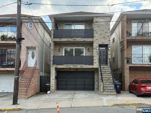 67 71st St, Guttenberg, NJ, 07093-6941 | Card Image