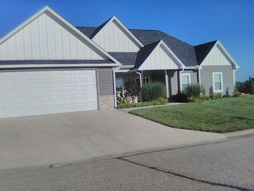 104 Castle Pines Dr, Arkansas City, KS, 67005-6698 | Card Image