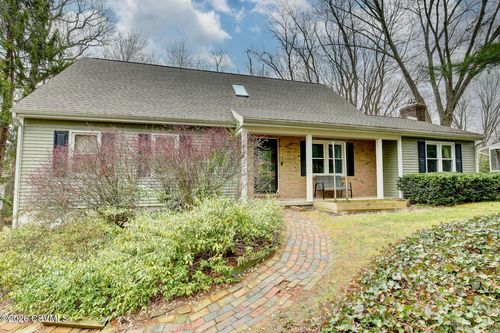 621 Picnic Ln, Selinsgrove, PA, 17870-9128 | Card Image