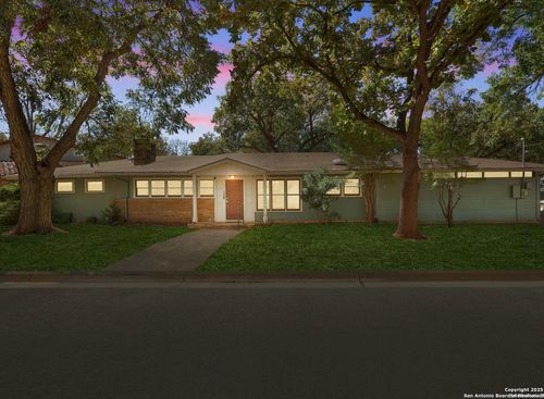 985 Allen Ave, New Braunfels, TX, 78130-4903 | Card Image