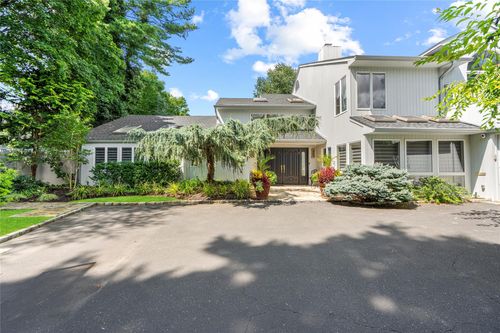 2 Field Ln, Roslyn Heights, NY, 11577-2606 | Card Image