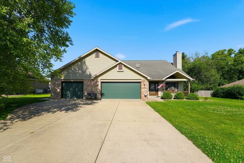 8749 Carriage Ln, Pendleton, IN, 46064-9339 | Card Image