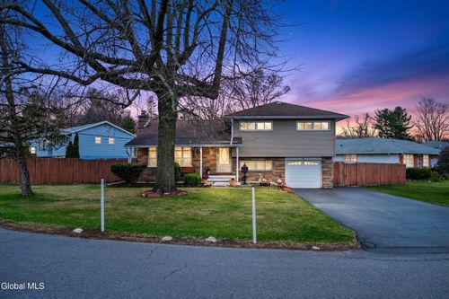 6 Nicholas Dr, Colonie, NY, 12205-2507 | Card Image