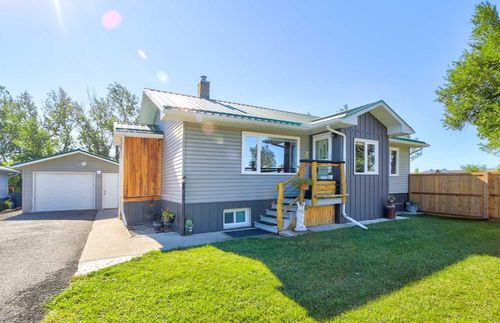 113 5 St, Cowley, AB, T0K0P0 | Card Image