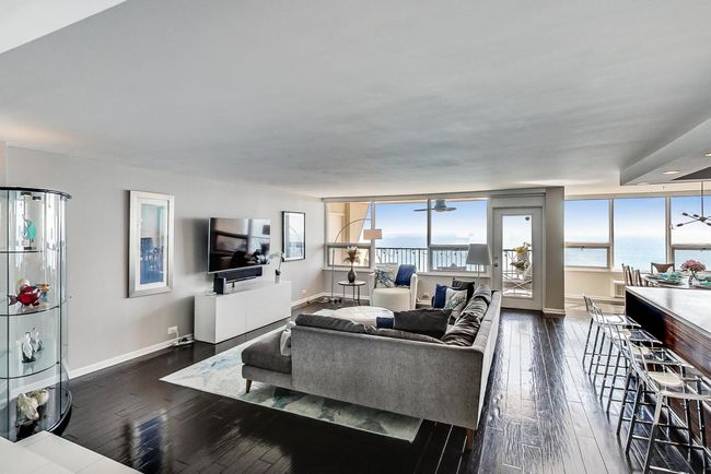 APT-28C - 5733 N Sheridan Rd, Home with 2 bedrooms, 2 bathrooms and 1 parking in Chicago IL | Image 9