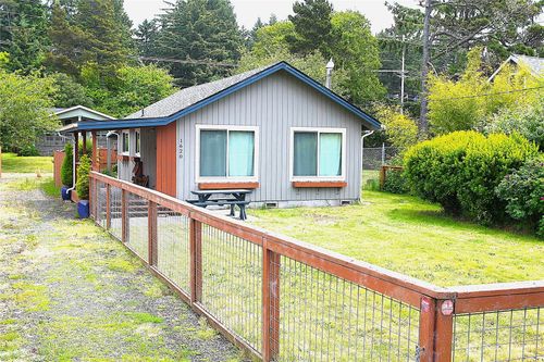 1620 S Ocosta St, Westport, WA, 98595-2860 | Card Image