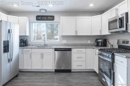 34590 Stellwagen St, Wayne, MI, 48184-2352 | Card Image