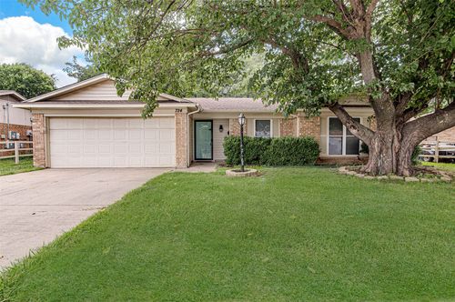 724 Sue Ann Ln, Burleson, TX, 76028-6420 | Card Image