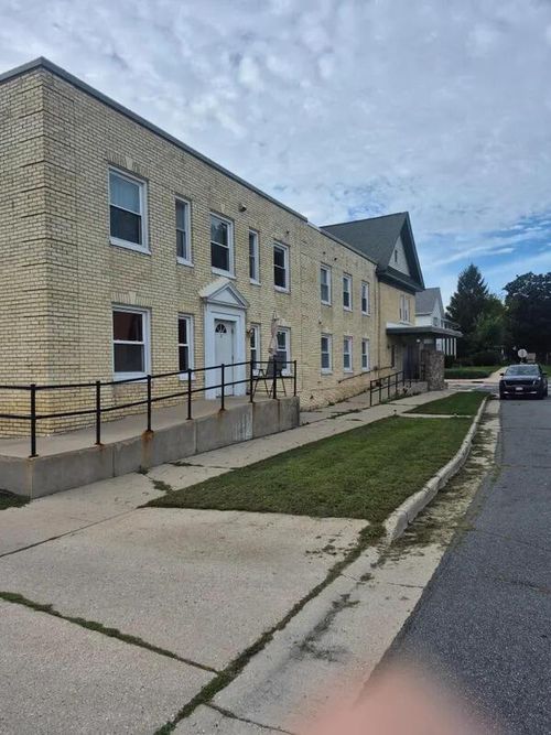 103 S Ridge St, HUSTISFORD, WI, 53034-9510 | Card Image