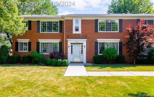 223-20931 Wildwood Drive, Harper Woods, MI, 48225 | Card Image