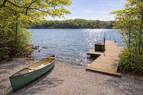15 Lake View Ct, Southampton, NY, 11968-2311 | Card Image