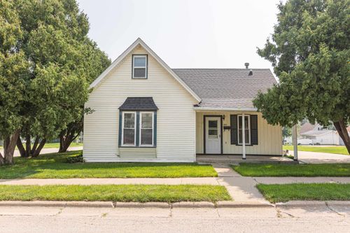 220 N Washington St, Cuba City, WI, 53807-1523 | Card Image
