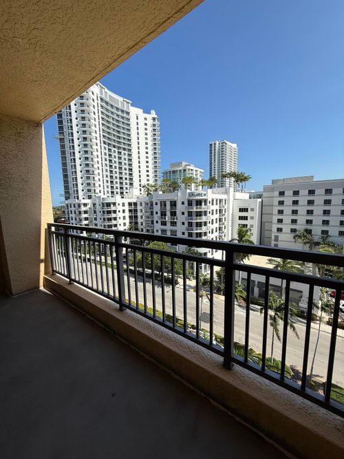 738-100 N Federal Hwy, Fort Lauderdale, FL, 33301-1129 | Card Image