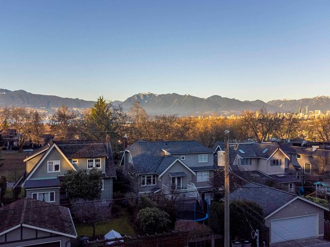 3229 W 24 Th Ave, House other with 6 bedrooms, 3 bathrooms and 2 parking in Vancouver BC | Image 5