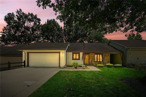 8205 E 189th Ter, Belton, MO, 64012-9436 | Card Image