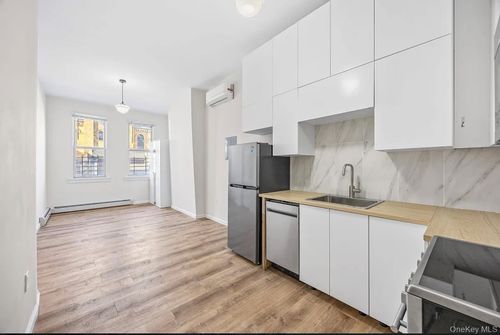 1l-18-20 Stanhope St, Ridgewood, NY, 11385-1412 | Card Image
