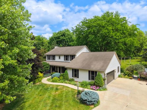 952 Greenway Terrace, Hartland, WI, 53029 | Card Image