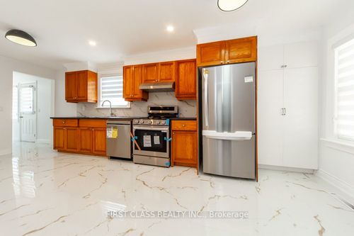 7751 Thomas St, Niagara Falls, ON, L2G6T3 | Card Image