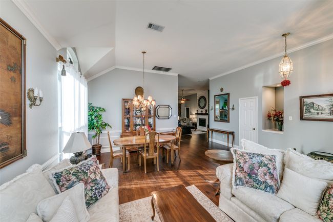 209 Timberbluff Ln, House other with 4 bedrooms, 2 bathrooms and null parking in Murphy TX | Image 4