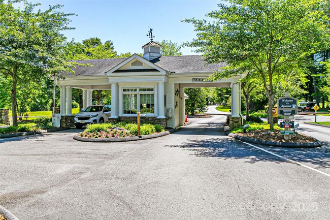Gated entrance to Kenmure | Image 47