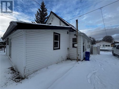 {{alt}} | Card Image