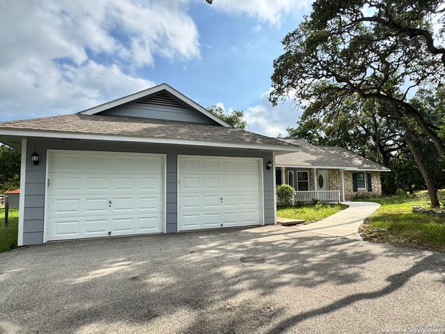 1665 Sparkman Dr, House other with 4 bedrooms, 2 bathrooms and null parking in Boerne TX | Image 4