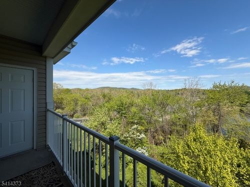 9411 Warrens Way, Wanaque, NJ, 07465-1647 | Card Image