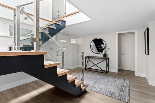 25 Wood Rd, Sands Point, NY, 11050-2625 | Card Image