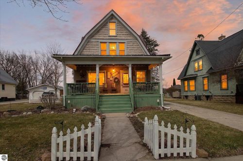 121 E End St, Alma, MI, 48801-1136 | Card Image