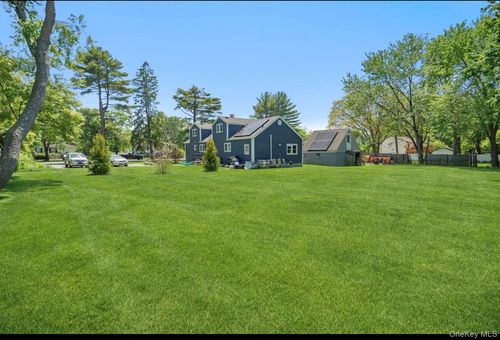 47 Bushwick Ave, Brentwood, NY, 11717-2522 | Card Image