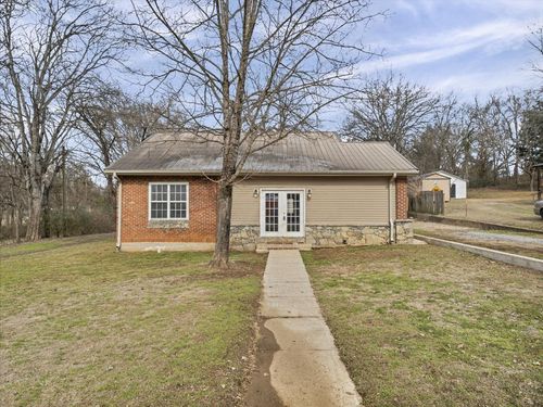 1005 College St W, Fayetteville, TN, 37334-2825 | Card Image