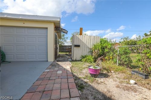 907 Laredo Ave, Lehigh Acres, FL, 33936-6843 | Card Image