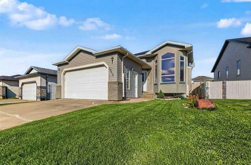 10646 Royal Oaks Dr, Grande Prairie, AB, T8V8G3 | Card Image