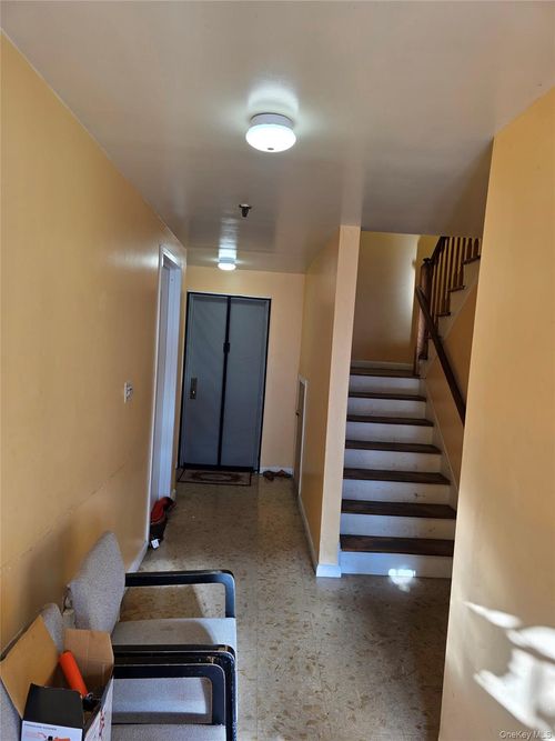 3232 Ely Ave, Bronx, NY, 10469-3188 | Card Image
