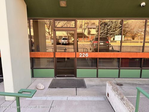 226 Center Dr, Glenwood Springs, CO, 81601-2564 | Card Image