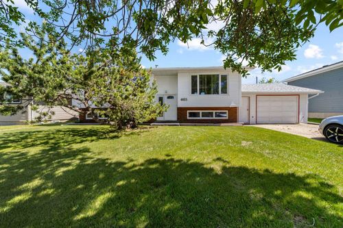 4021 58 St, Stettler, AB, T4K1H8 | Card Image